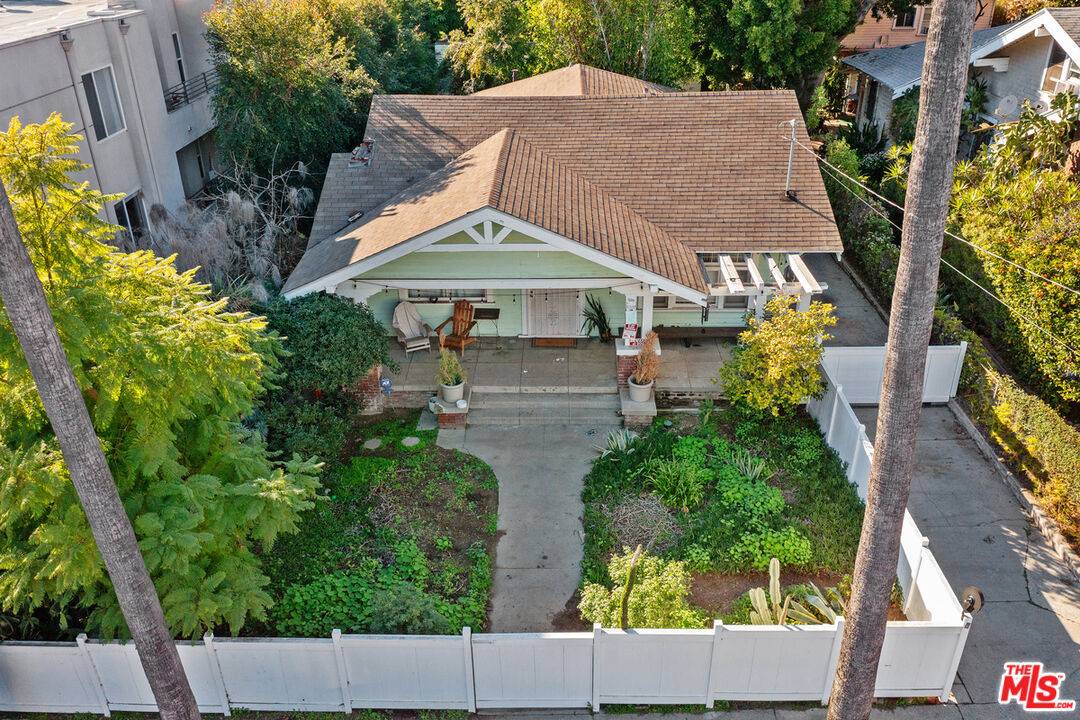 Los Angeles, CA 90068,1963 N Beachwood Dr
