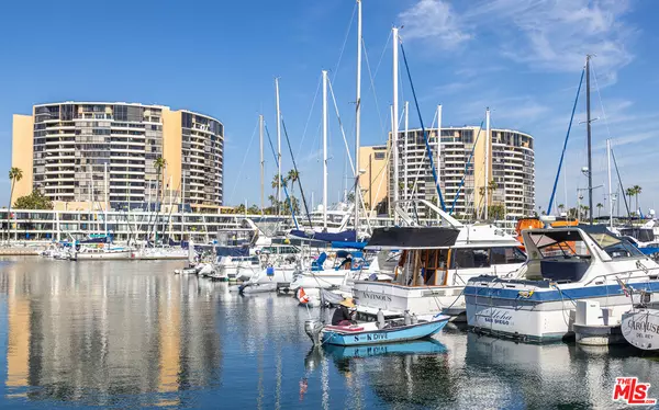 Marina Del Rey, CA 90292,4265 Marina City Dr #409