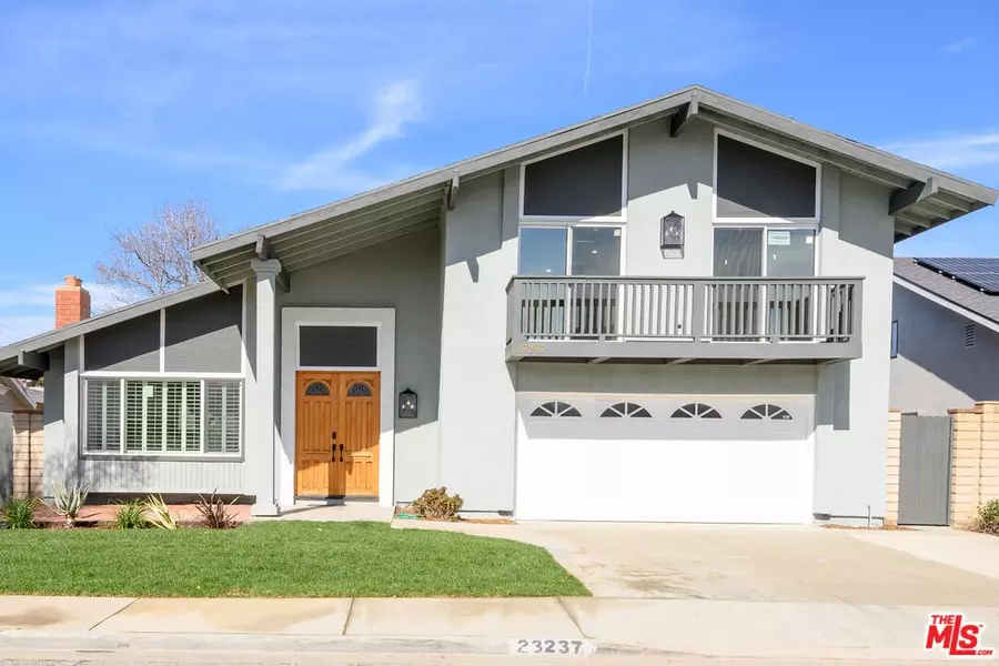 23237 Via Calisero, Santa Clarita, CA 91355