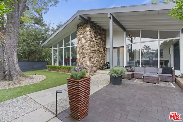 Sherman Oaks, CA 91403,15767 Castlewoods Dr