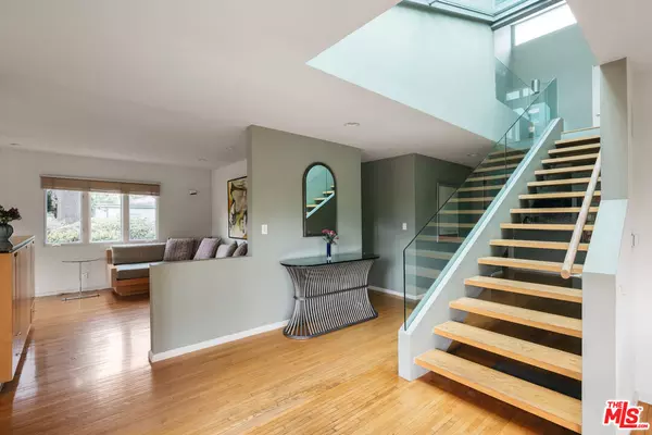 Pacific Palisades, CA 90272,615 Palmera Ave