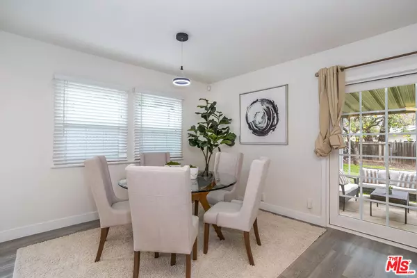 Woodland Hills, CA 91367,22615 Mariano St