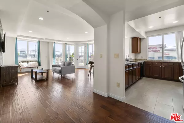 6800 Corbin Ave #102, Reseda, CA 91335