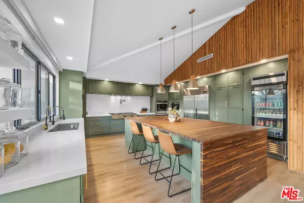 Reseda, CA 91335,7531 Chimineas Ave