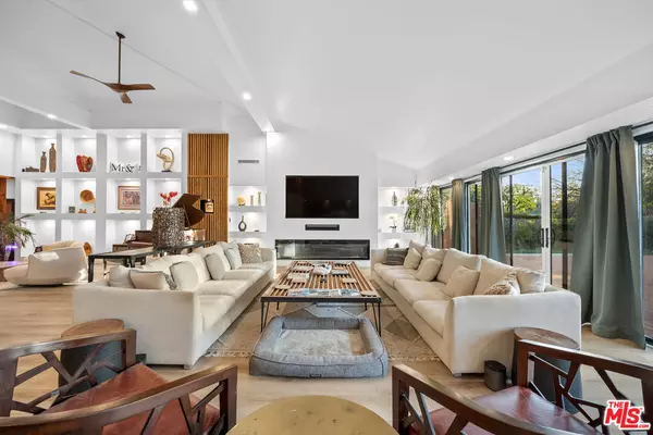 Reseda, CA 91335,7531 Chimineas Ave