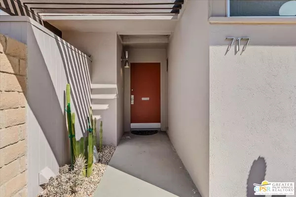 Palm Springs, CA 92262,717 E Louise Dr