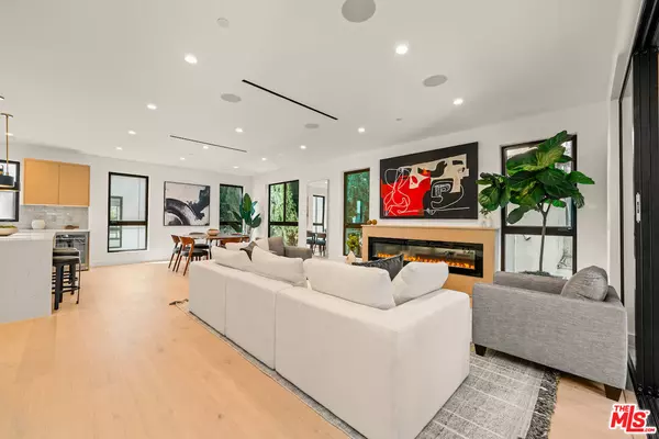 Los Angeles, CA 90027,2113 Rodney Dr