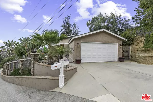 Sunland, CA 91040,9918 Sunland Blvd