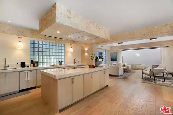 Los Angeles, CA 90048,510 N Sweetzer Ave