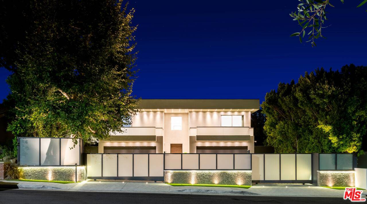 Beverly Hills, CA 90210,2620 Wallingford Dr
