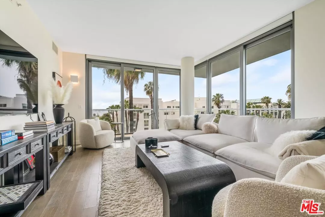 Santa Monica, CA 90401,1755 Ocean AVE #610