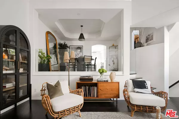 Toluca Lake, CA 91602,4414 Moorpark Way #10