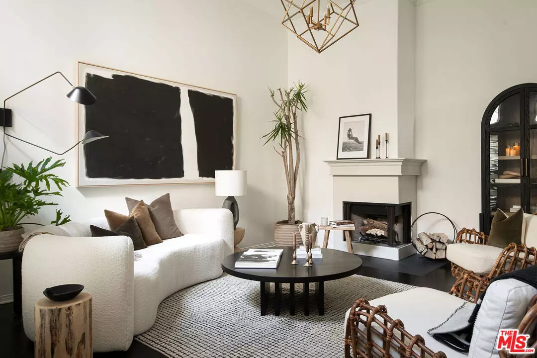 Toluca Lake, CA 91602,4414 Moorpark Way #10