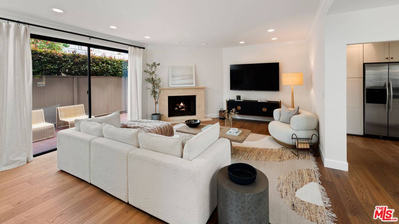 843 12th St #1, Santa Monica, CA 90403