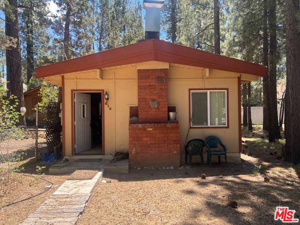 910 Sugarloaf Blvd, Big Bear City, CA 92314