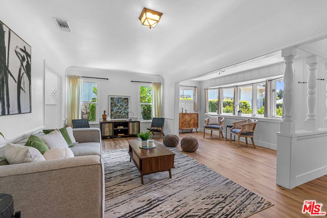 218 N Fairview St, Burbank, CA 91505