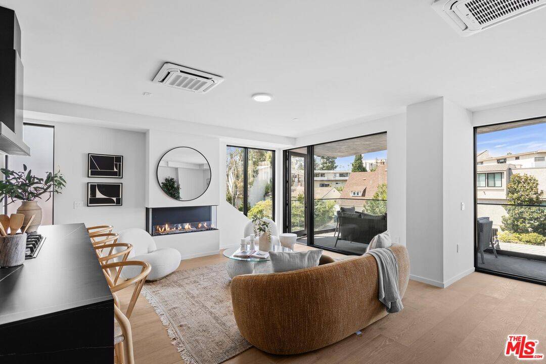 Los Angeles, CA 90024,1618 Hilts Ave #202