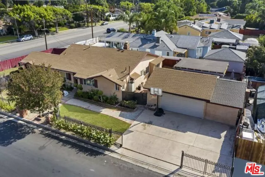 22658 Victory Blvd, Woodland Hills, CA 91367