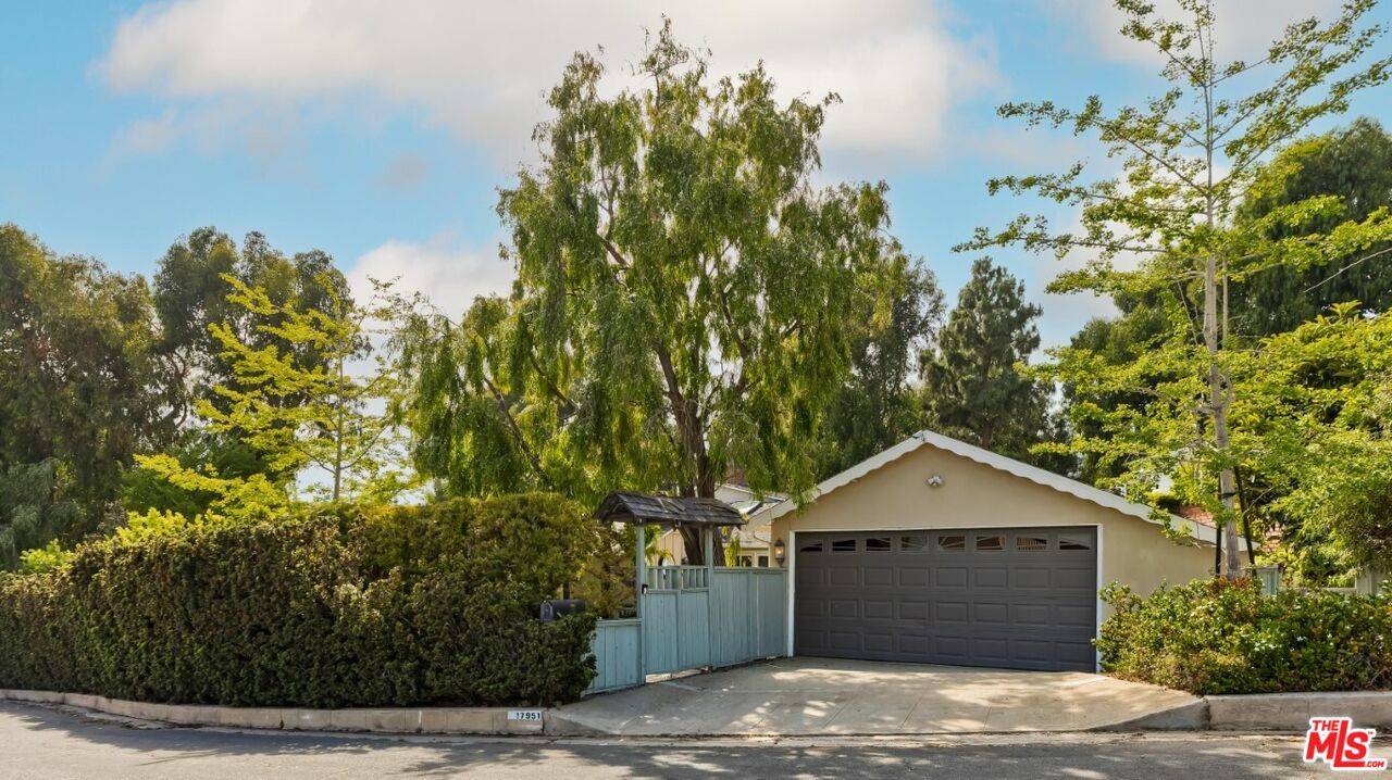 Pacific Palisades, CA 90272,17951 Tramonto Dr