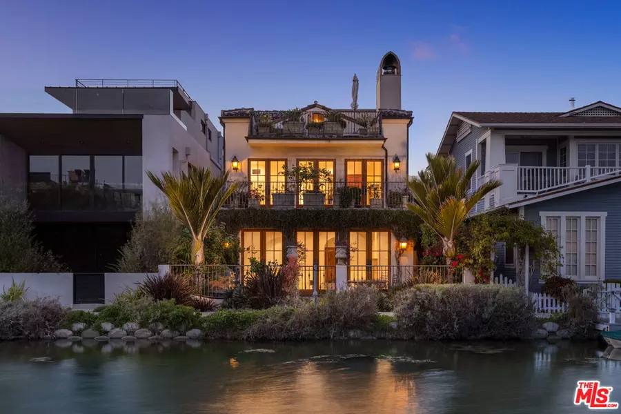 239 Linnie Canal, Venice, CA 90291