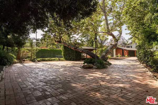 Los Angeles, CA 90049,12815 N Bristol Cir