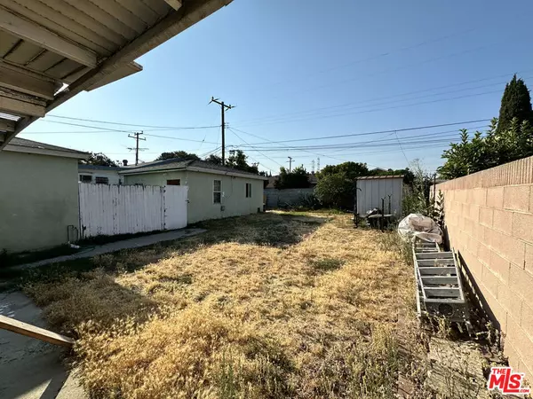 3211 E 67th Way Long Beach, CA 90805