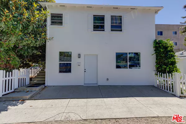 11906 Rochester, Los Angeles, CA 90025