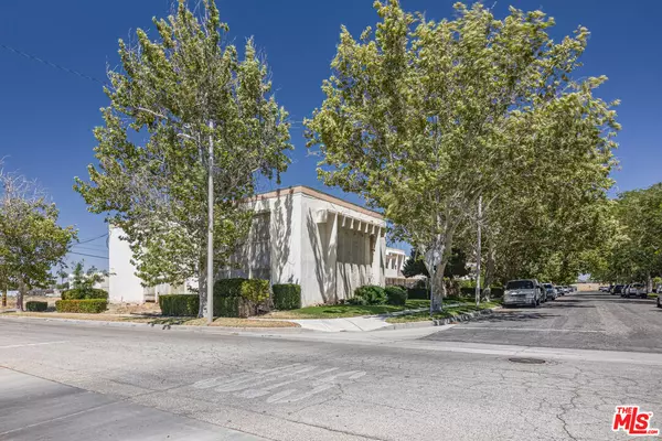 Lancaster, CA 93534,1341 W Avenue J4 #201