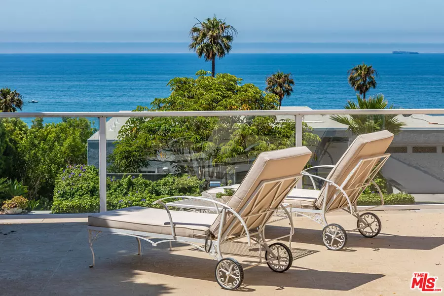 11422 Tongareva St, Malibu, CA 90265