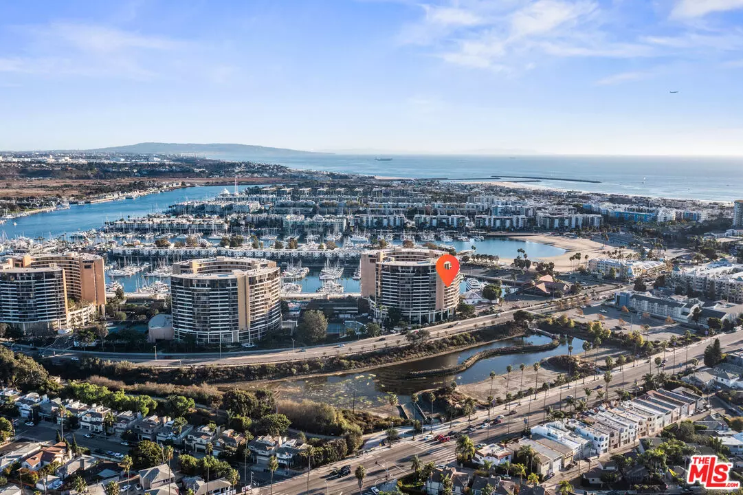 Marina Del Rey, CA 90292,4265 Marina City Dr #607