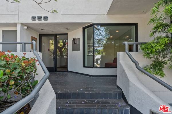 656 N West Knoll Dr #202, West Hollywood, CA 90069