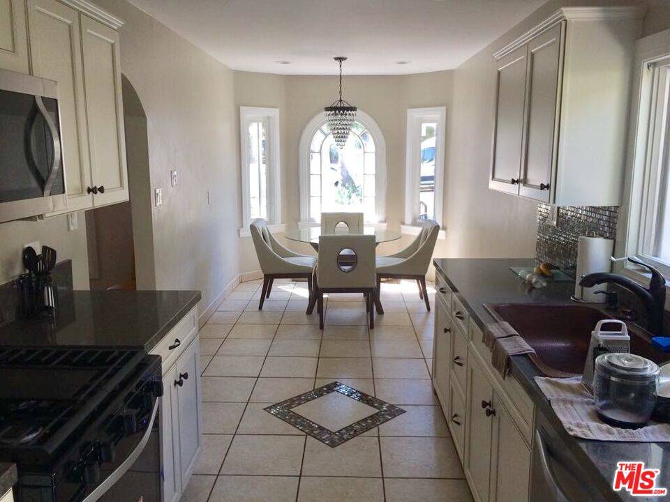 1350 S Curson Ave, Los Angeles, CA 90019