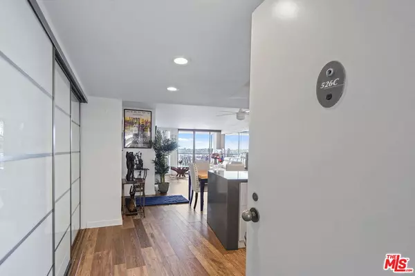 Marina Del Rey, CA 90292,4314 Marina City DR #526