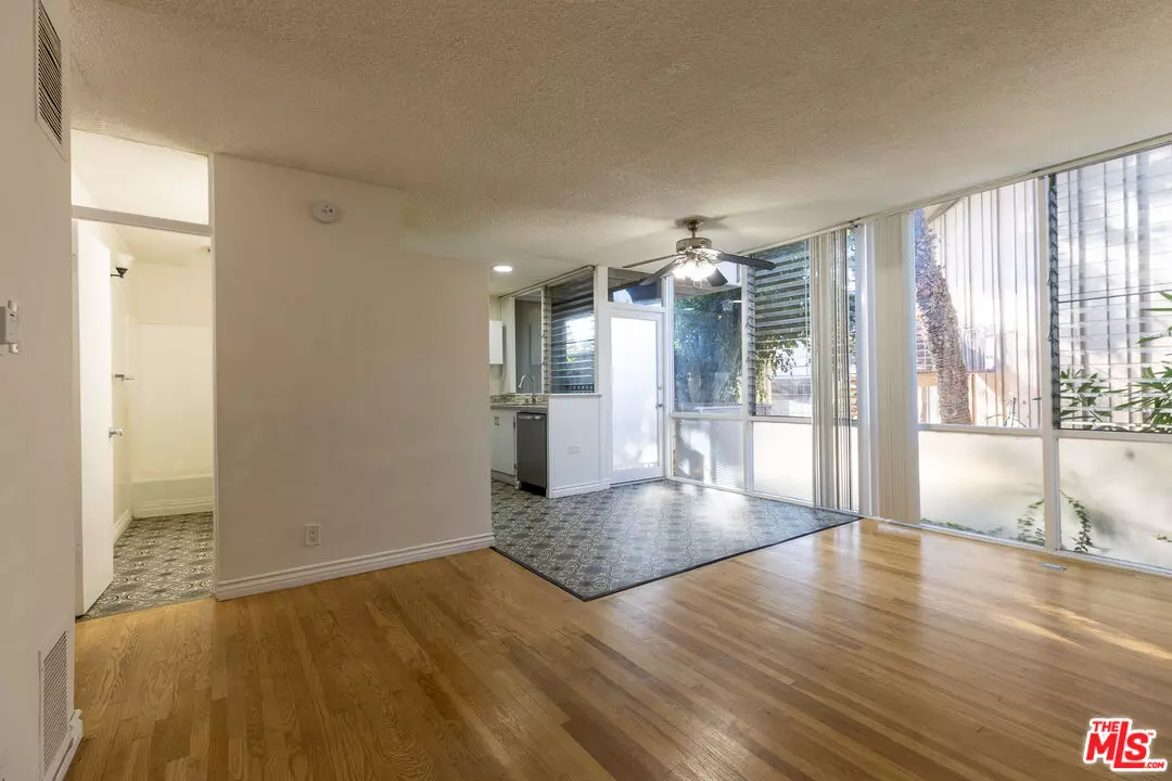 Los Angeles, CA 90034,3330 S Sepulveda BLVD #1