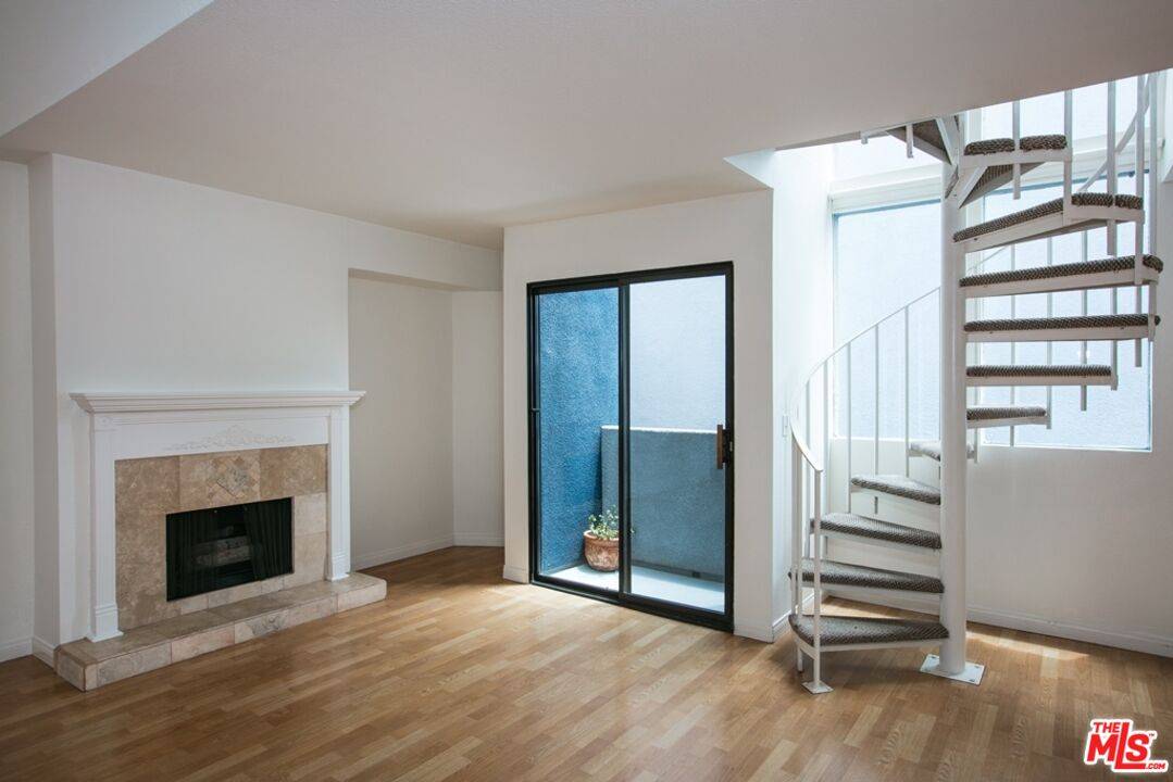 Los Angeles, CA 90068,1940 N Highland Ave #59