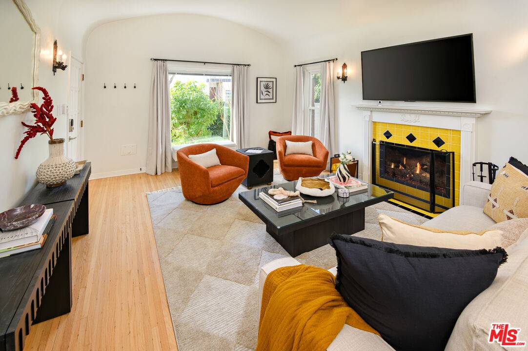 502 N Gardner St, Los Angeles, CA 90036
