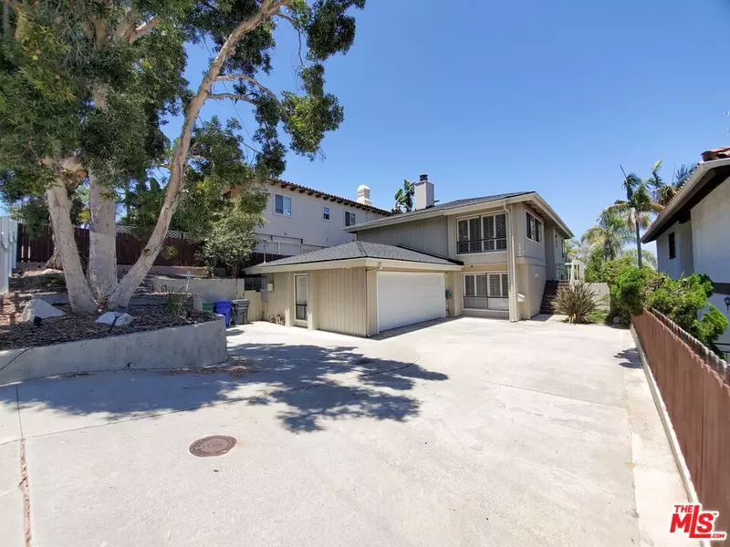 1643 5th St, Manhattan Beach, CA 90266