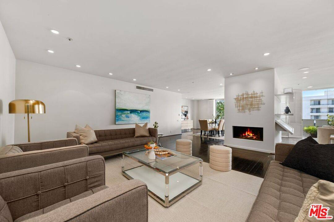 Los Angeles, CA 90024,10375 Wilshire Blvd #11F