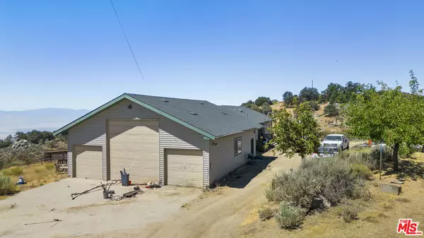 28840 Skyline Dr, Tehachapi, CA 93561