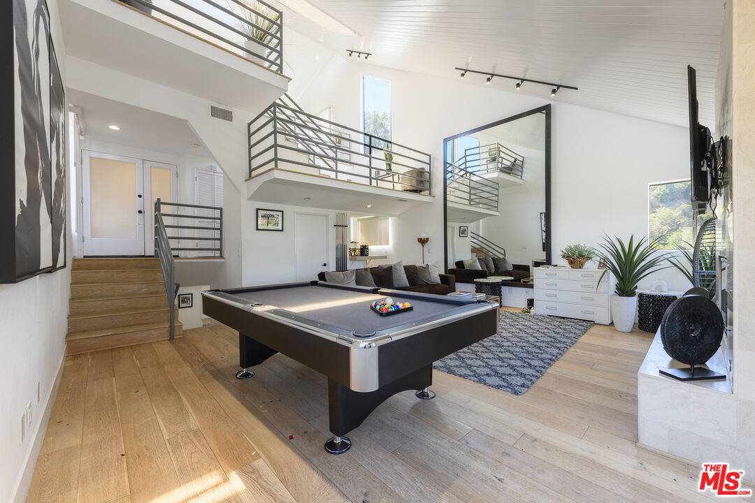 8581 Cole Crest Dr, Los Angeles, CA 90046