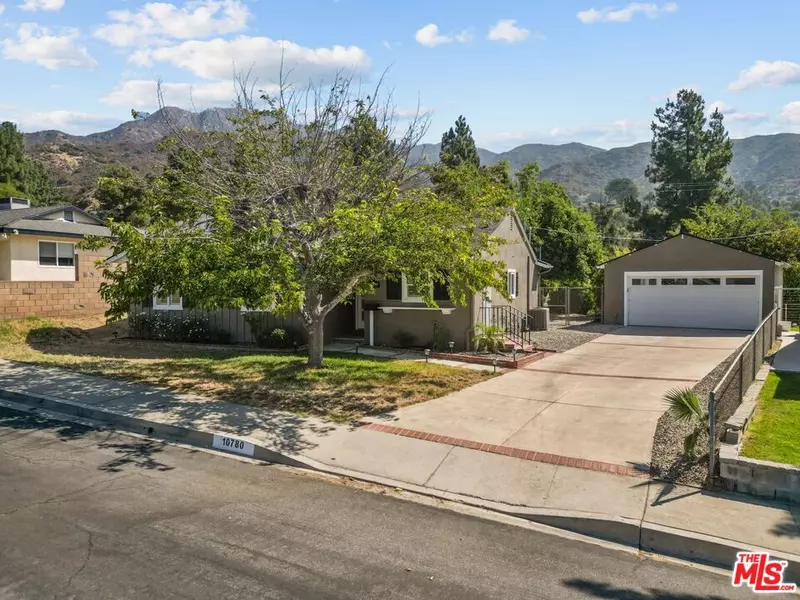 10780 Deliban St, Tujunga, CA 91042