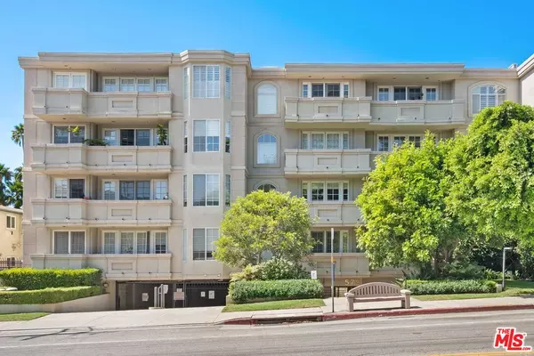 575 S Barrington Ave #203, Los Angeles, CA 90049