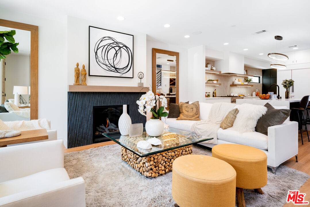 Newport Beach, CA 92663,117 25th St
