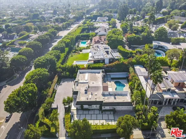 Beverly Hills, CA 90210,801 N Alta Dr