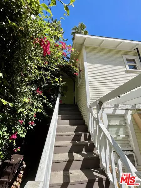 918 Palm Ave, West Hollywood, CA 90069