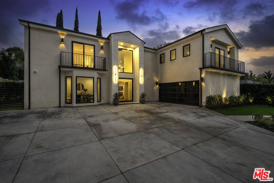 Encino, CA 91436,16226 Dickens St