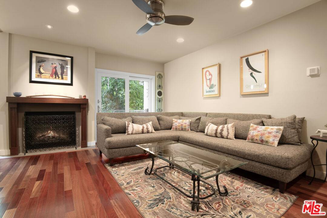 927 N Kings Rd #110, West Hollywood, CA 90069