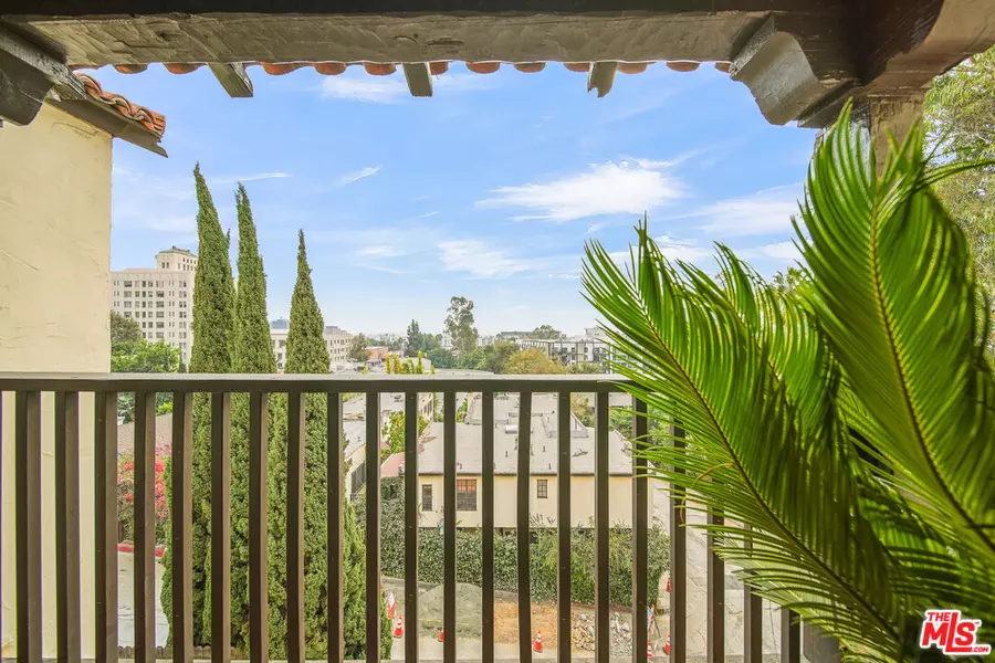 6686 Bonair Pl, Los Angeles, CA 90068