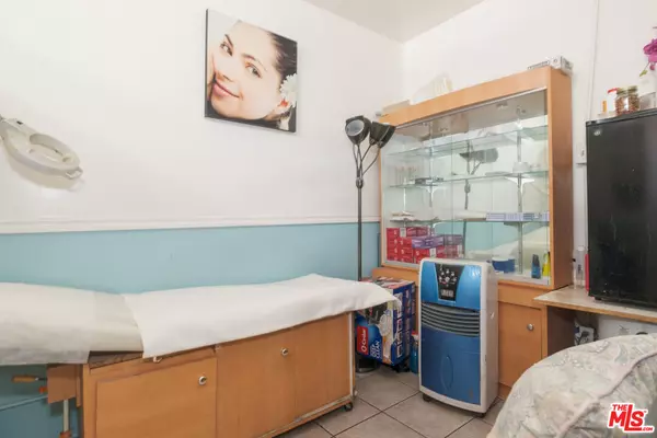 Los Angeles, CA 90028,6326 Hollywood Blvd