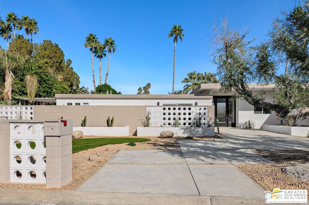 Palm Springs, CA 92264,2220 S Yosemite Dr